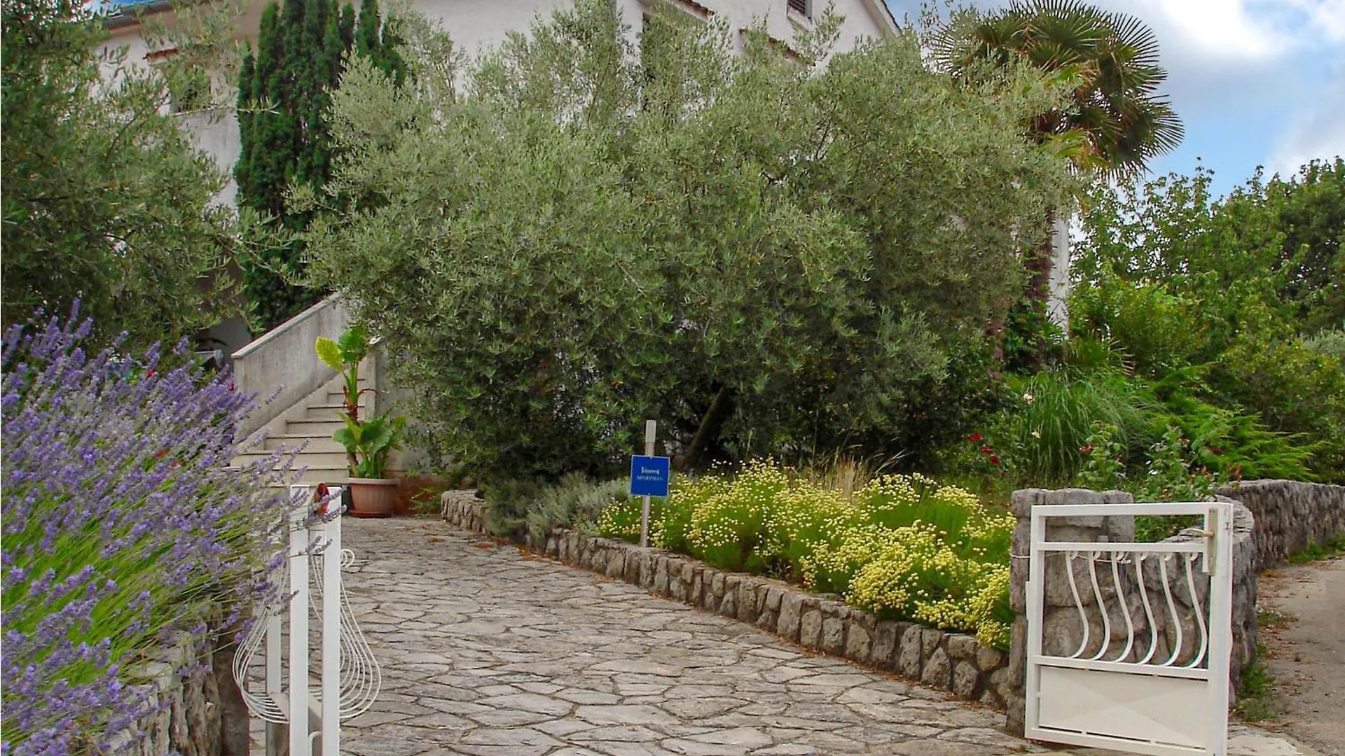 2 Bedroom Lovely Apartment In مالينسكا